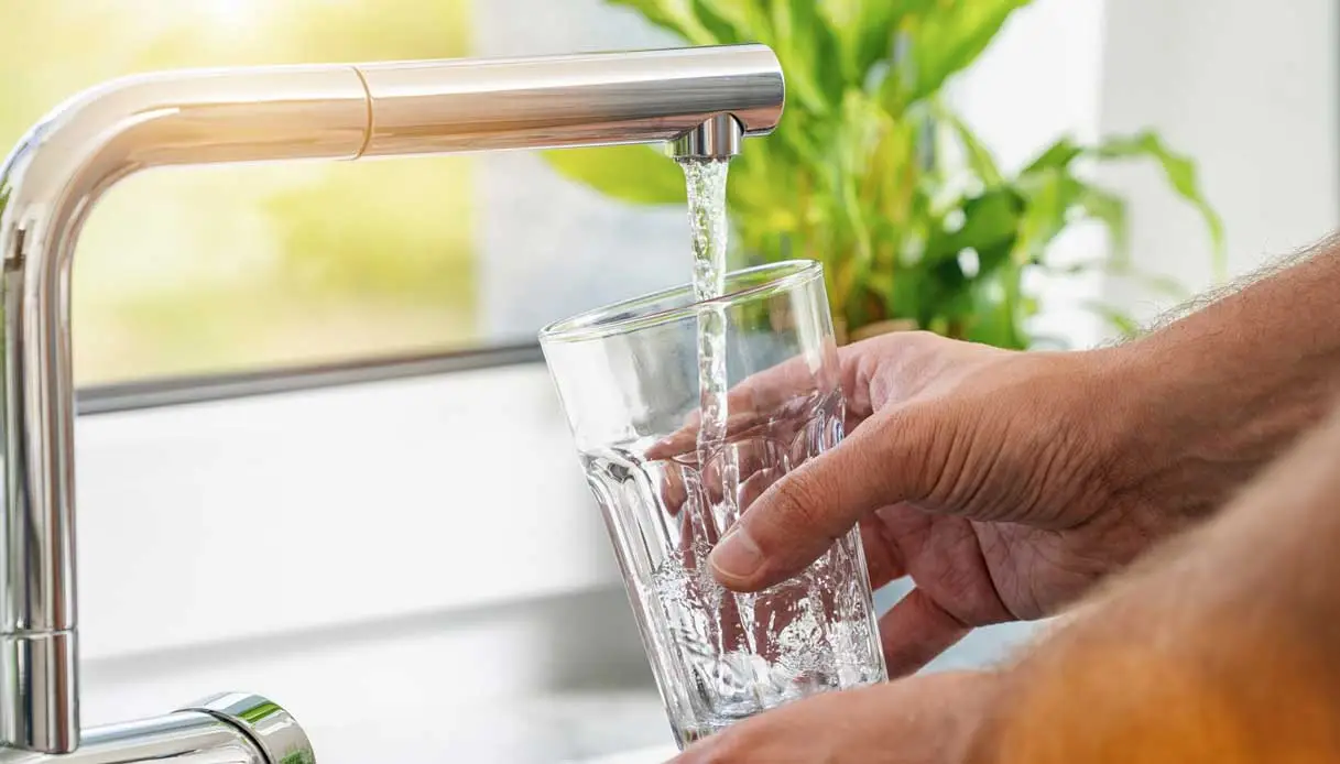 https://www.tecpur.it/wp-content/uploads/2026/06/Come-depurare-acqua-del-rubinetto-di-casa.webp